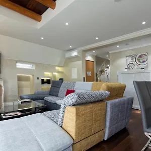The Queen Luxury - Vinicia , Luxembourg Luxembourg